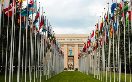 UN flags in Geneva - Free Online Mini World Class on Future Ethics  for Civil Society Leaders
