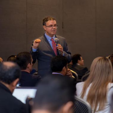 Pablo Ayala, experto de Globethics, dictando un taller